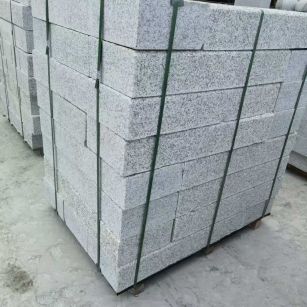 张家界 芙蓉白火烧两面路沿石