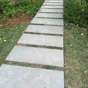 张家界 芝麻黑小区踏步、汀步石铺装效果