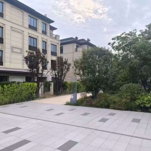 张家界 芝麻白与芝麻白搭配铺装，尺寸1200*600