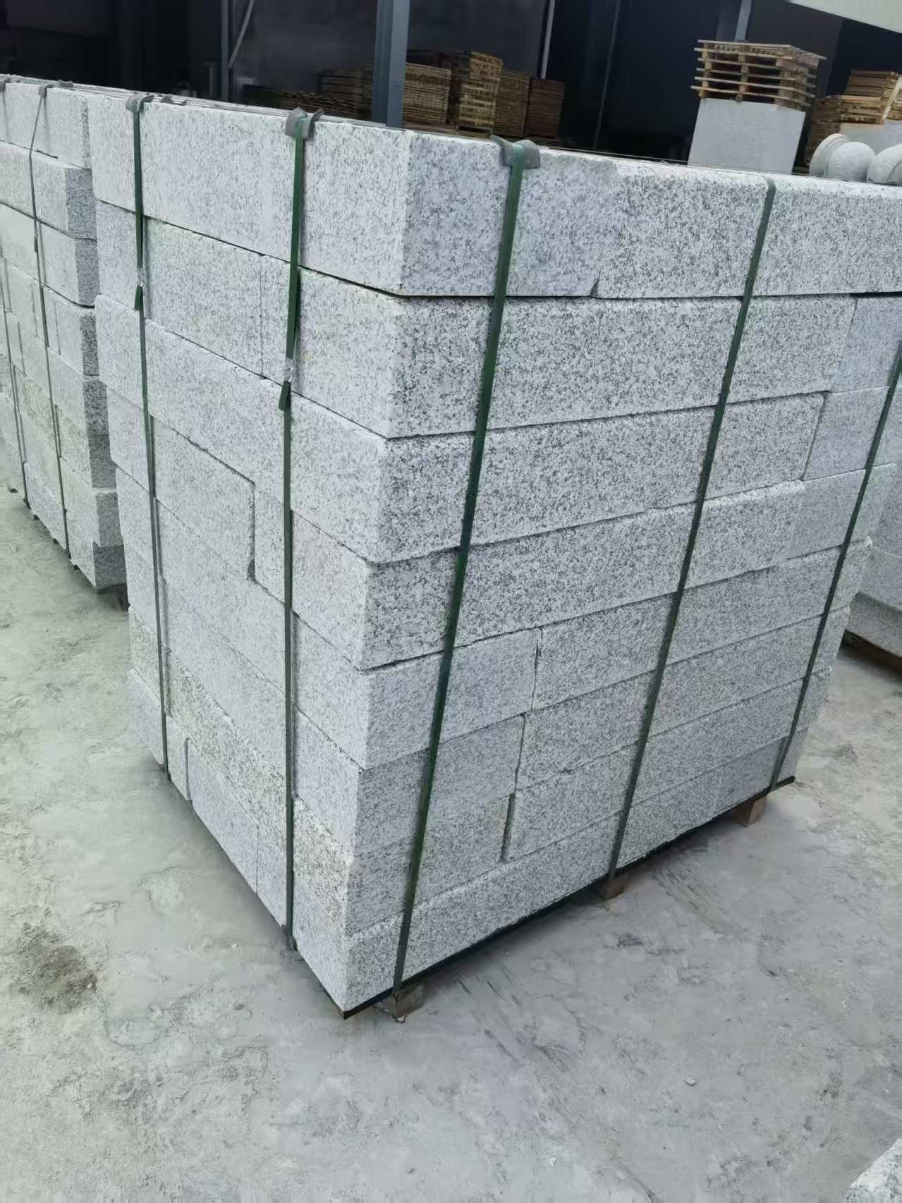 张家界 芙蓉白火烧两面路沿石