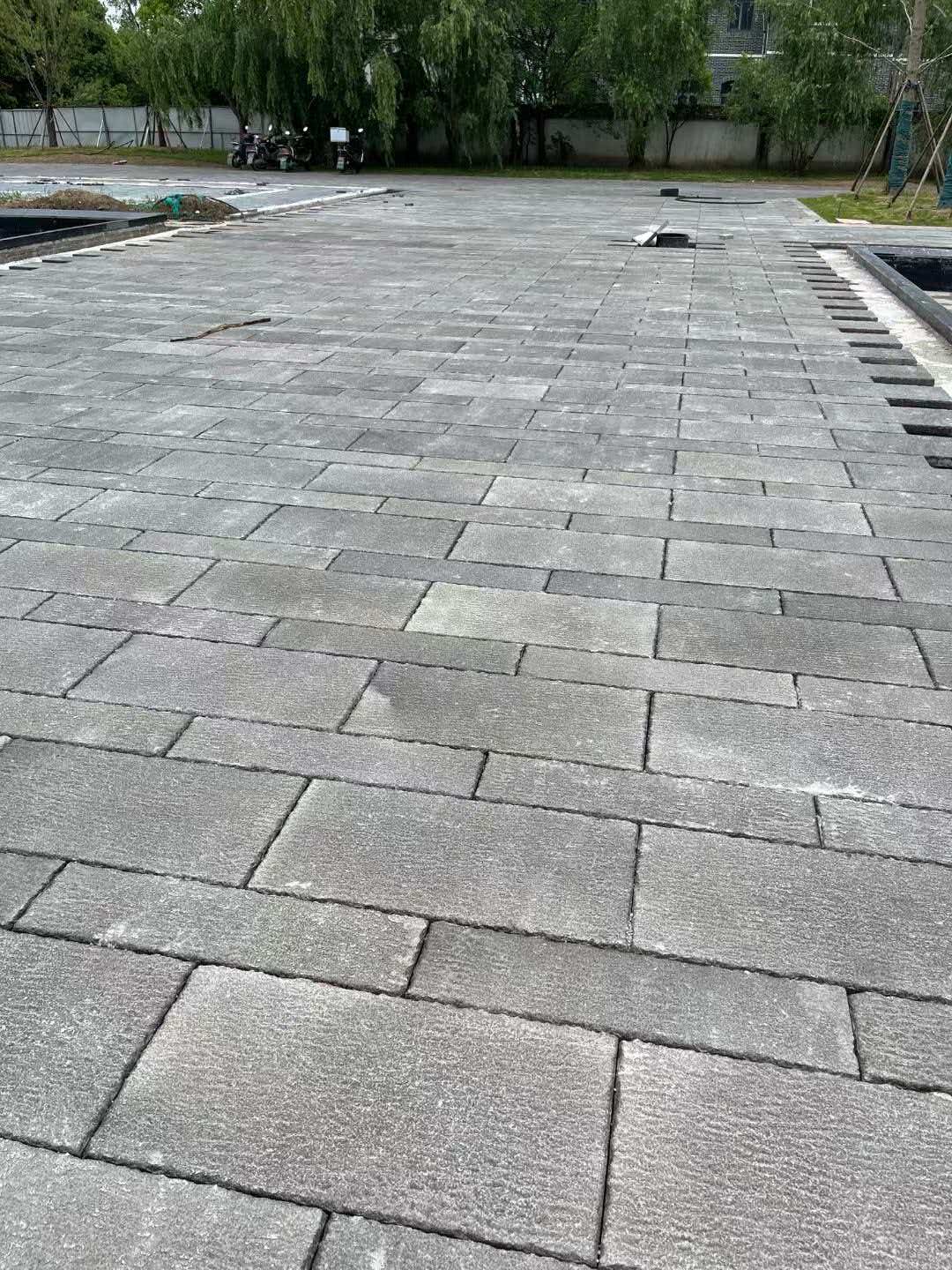 张家界 工地仿古石铺装现场实拍