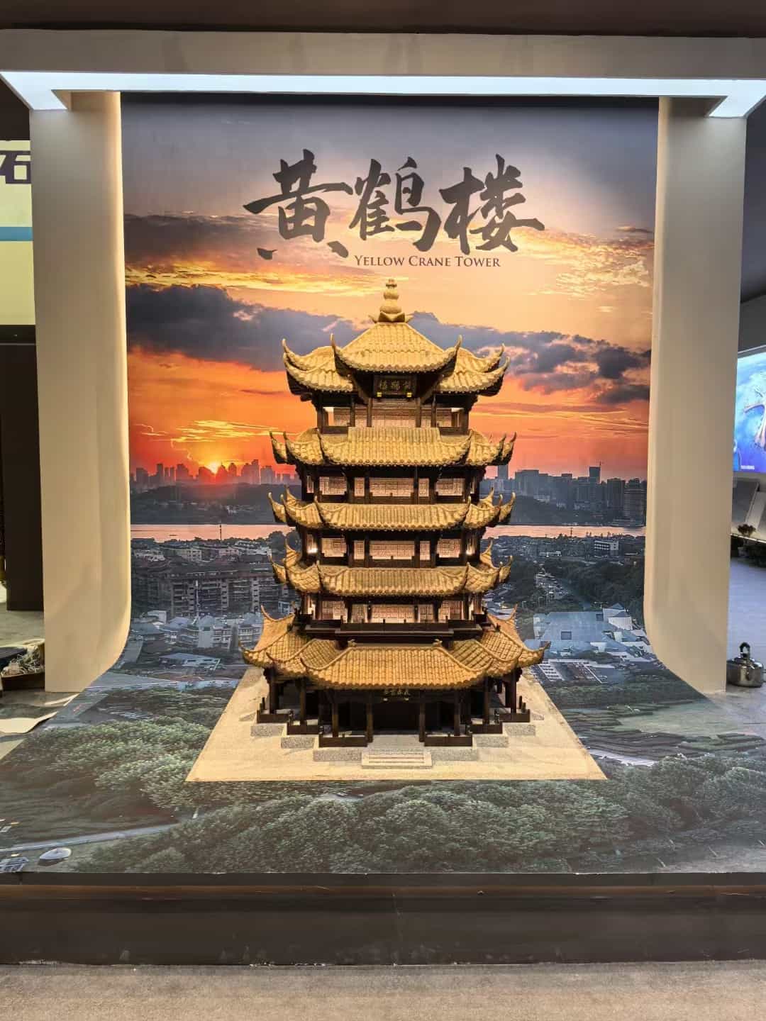张家界仿古石文创作品-黄鹤楼