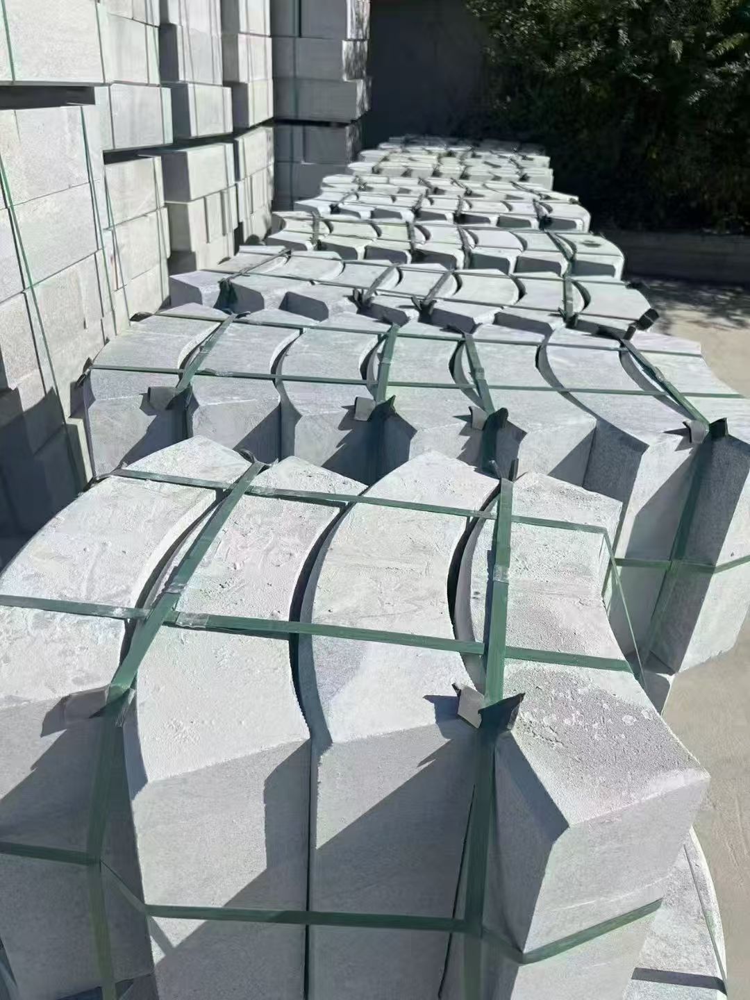 张家界 芝麻灰弧形路沿石