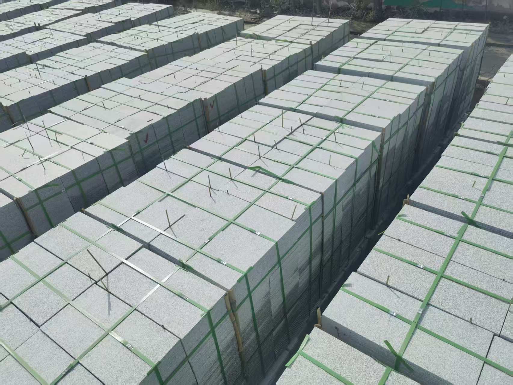 张家界 芝麻白1.8公分火烧300*600地铺，清仓大甩卖