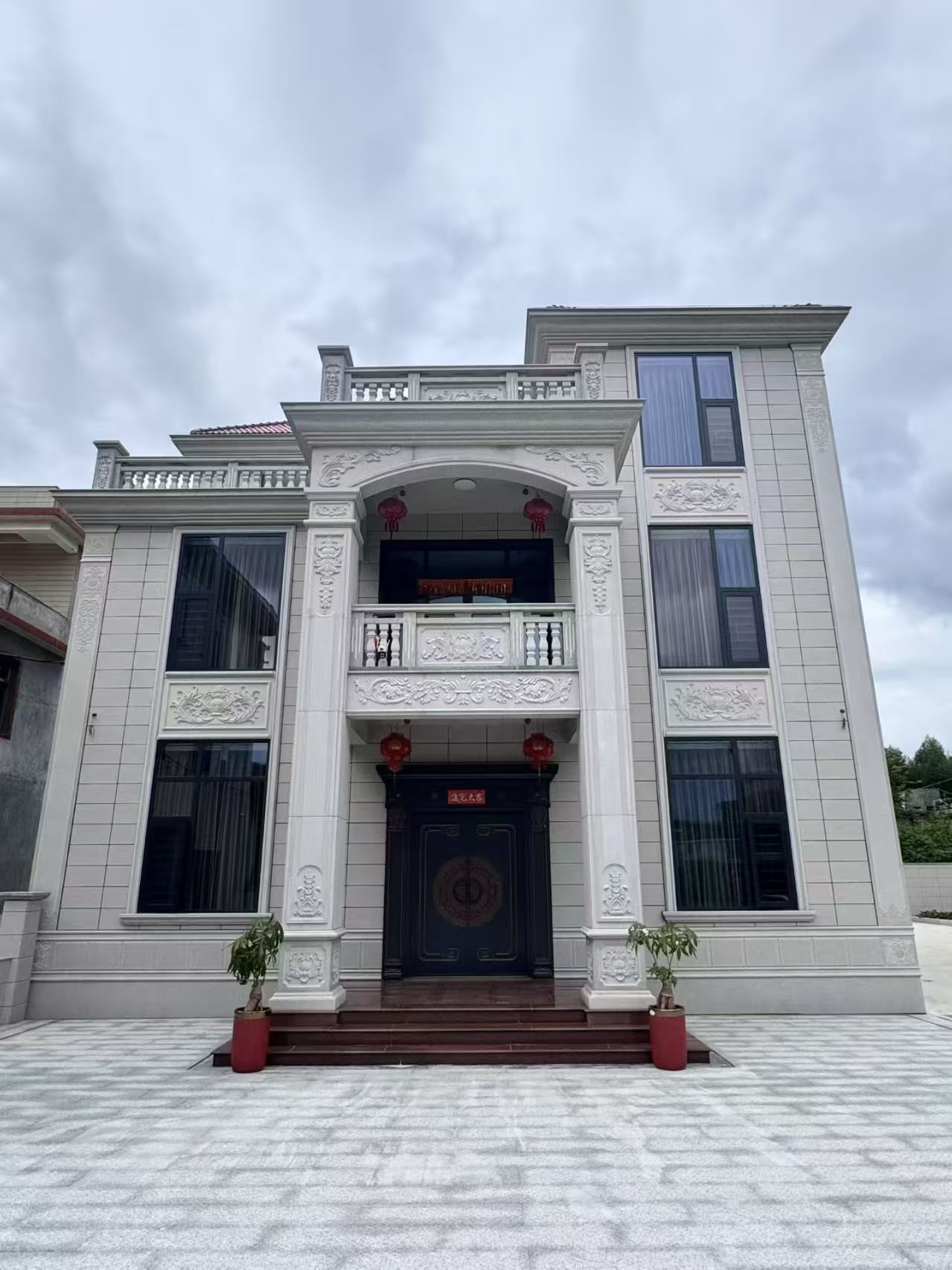 张家界 芝麻白石材别墅干挂案例展示