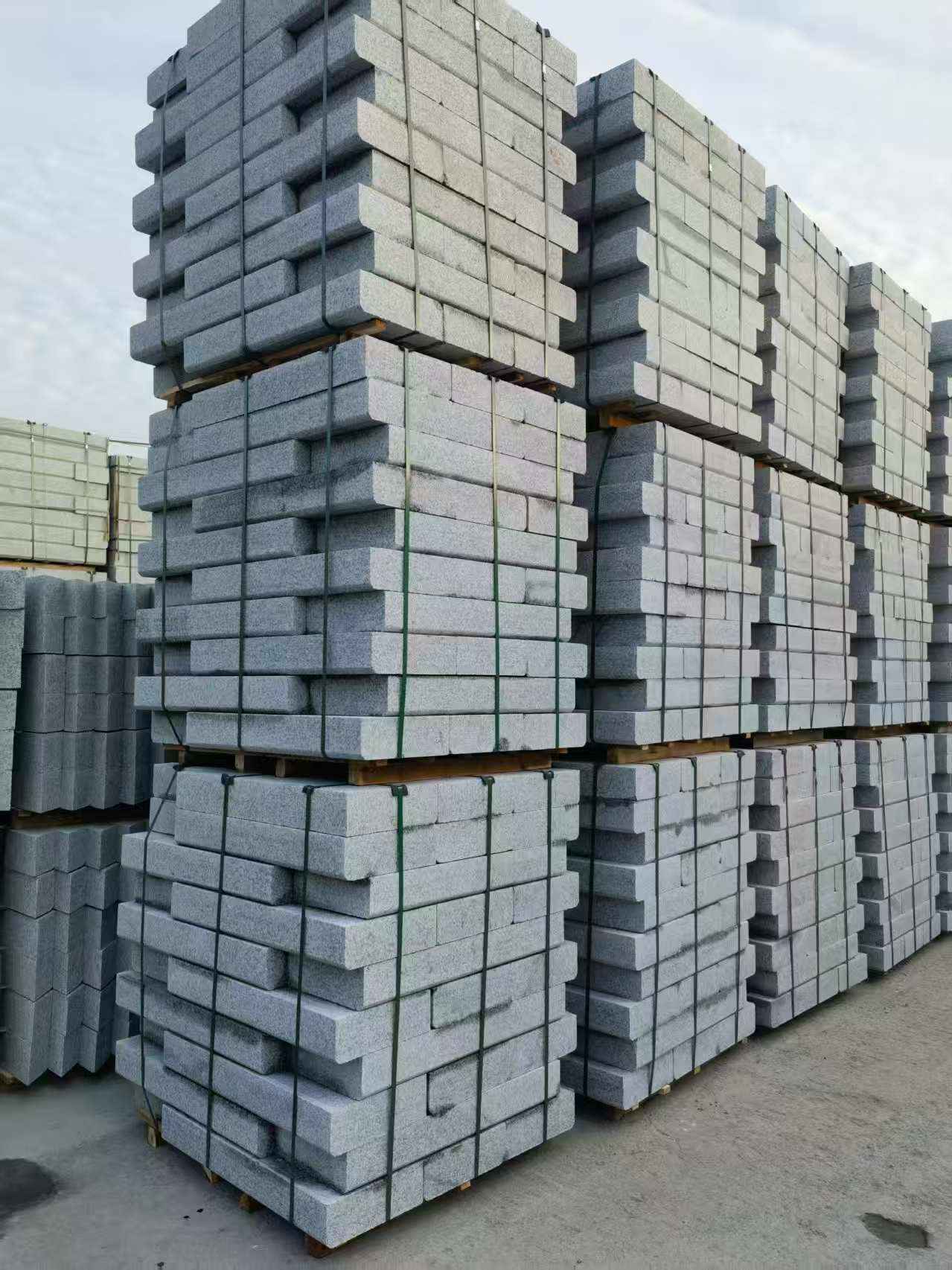 张家界 路沿石（路侧石），颜色一致，尺寸标准