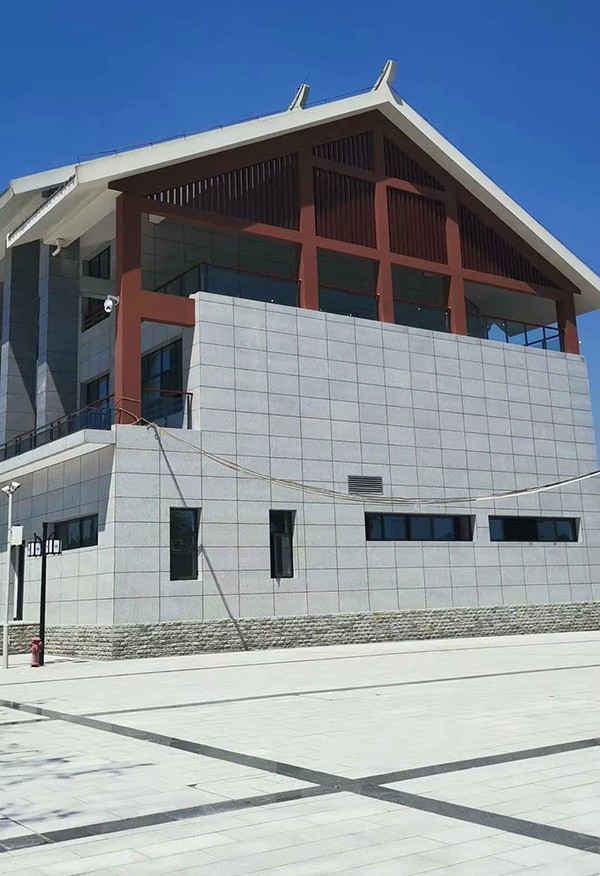 张家界芝麻灰花岗岩在景区地面及墙壁的应用