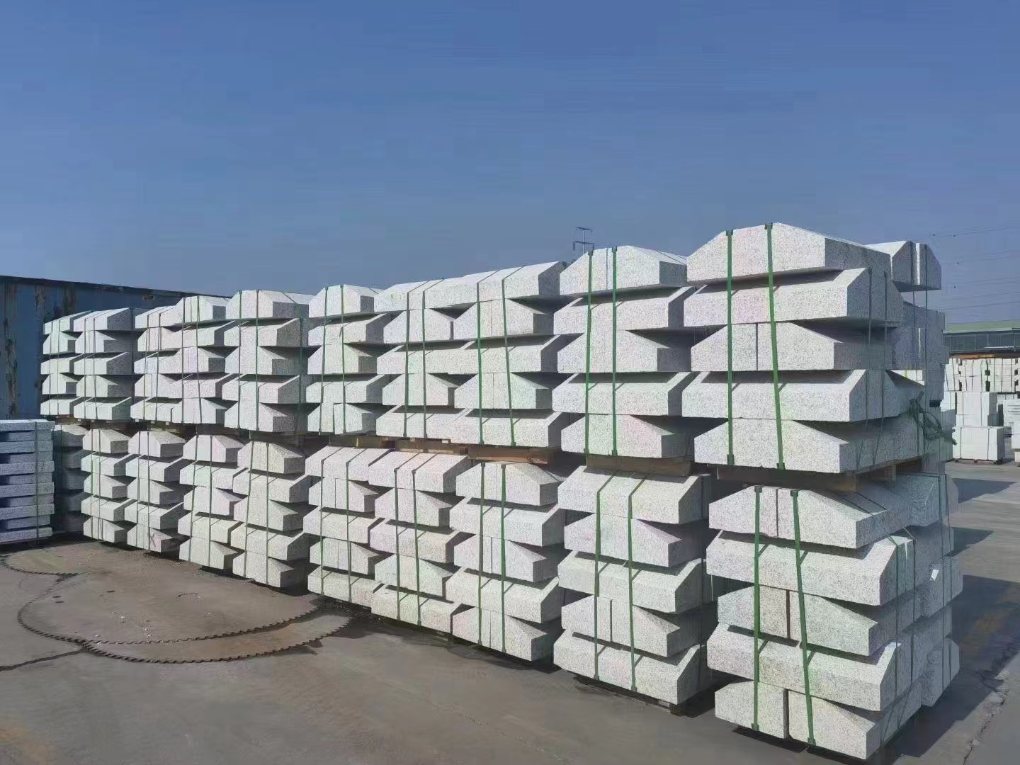 张家界芝麻白花岗岩光面牙石知多少